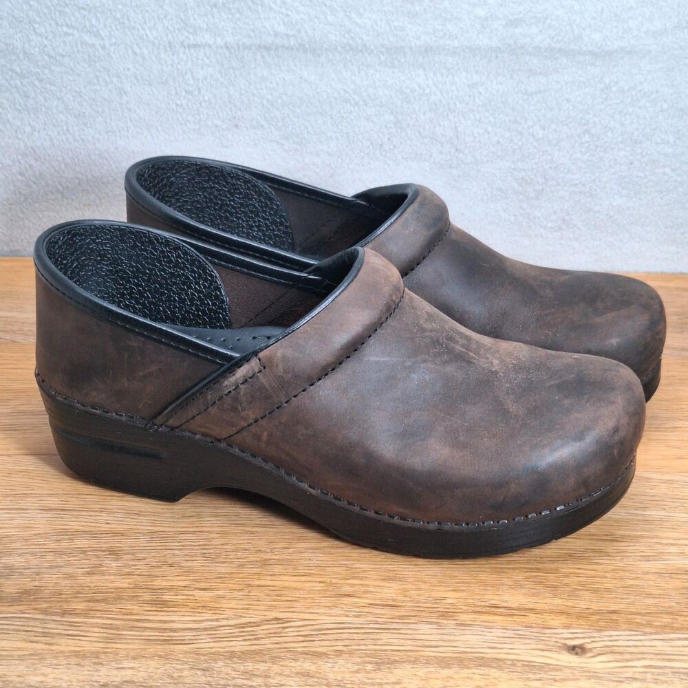 DANSKO Professional Clogs Size EU 40 Wide Antique Brown Leather Oiled